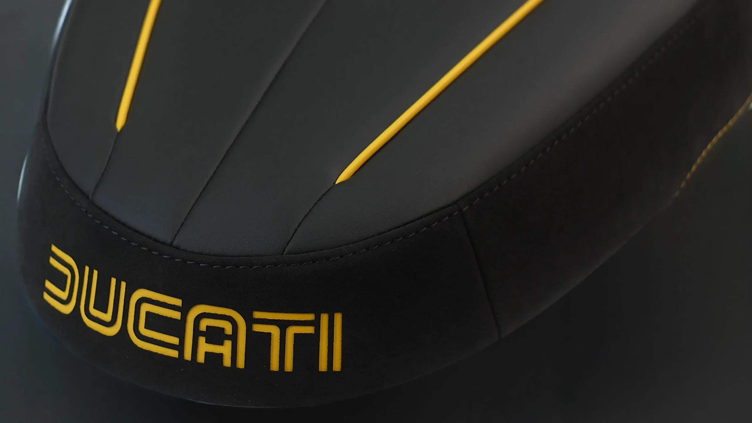 Rivestimenti selle moto su misura Zonam