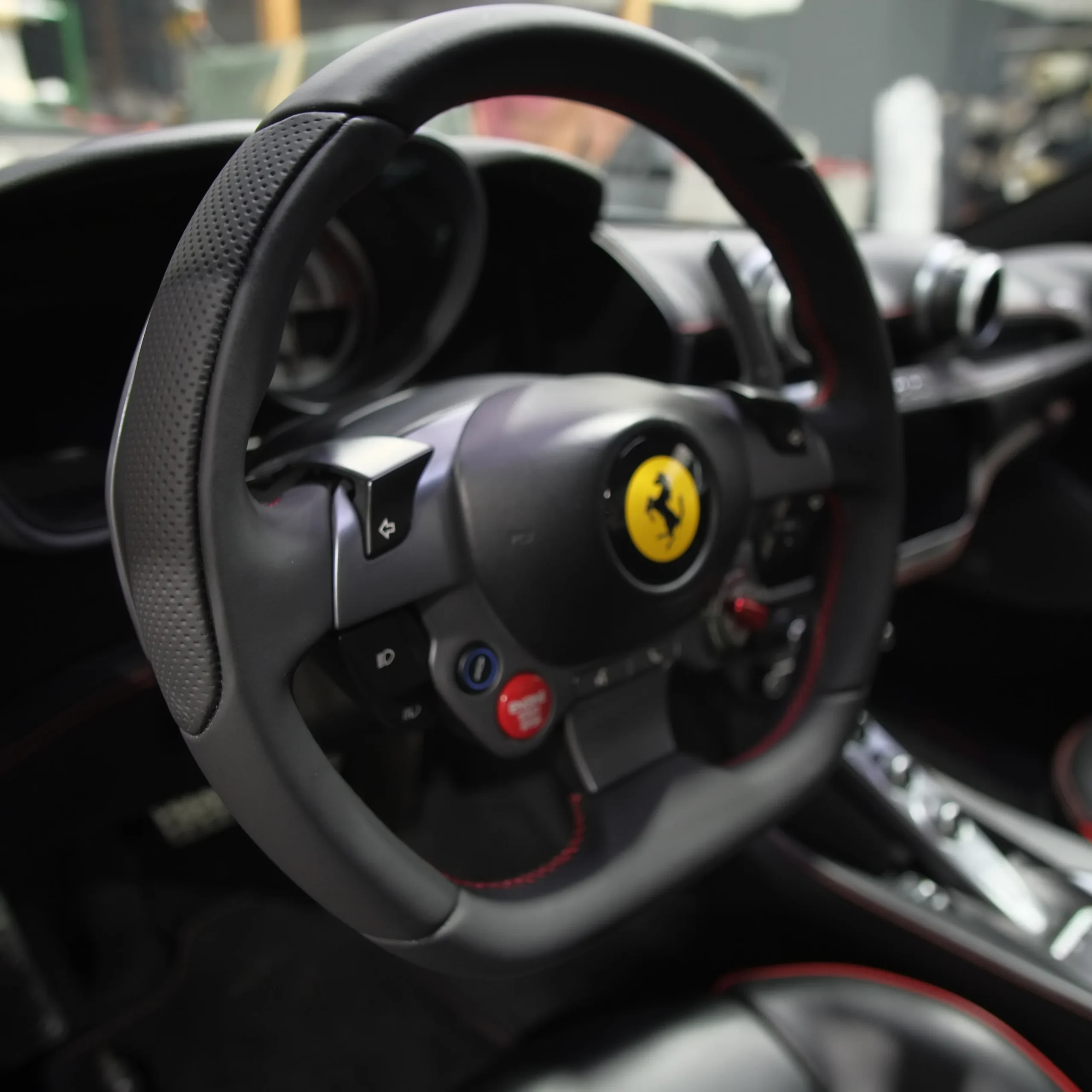 rivestimento volante ferrari