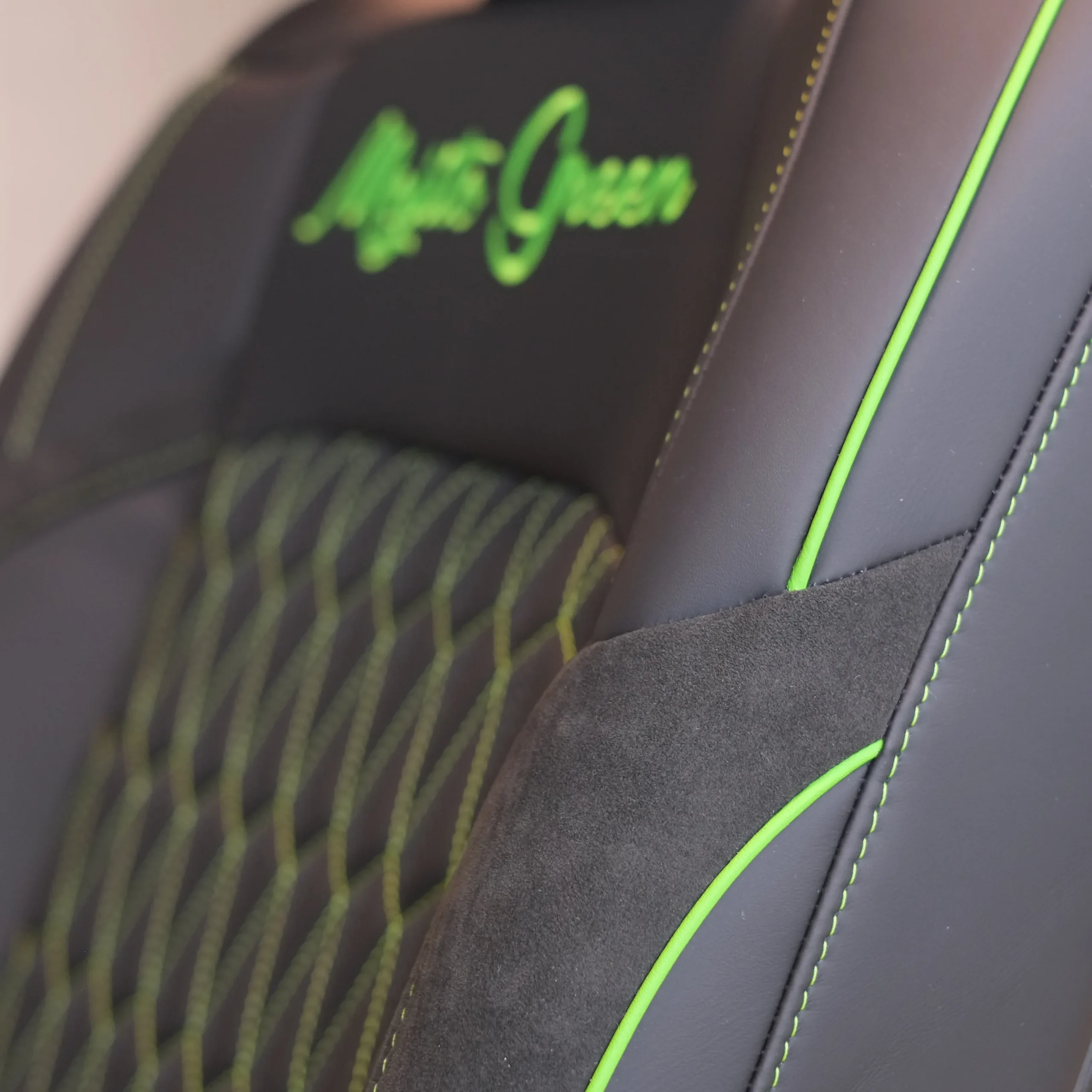 Dettaglio fianchetto sedile Jeep Wrangler in Alcantara