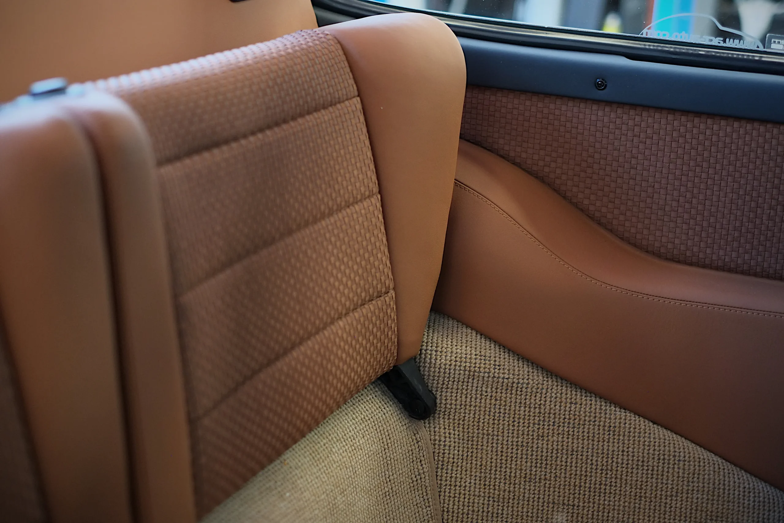 Sedili custom Porsche 964 con lavorazione intrecciata
