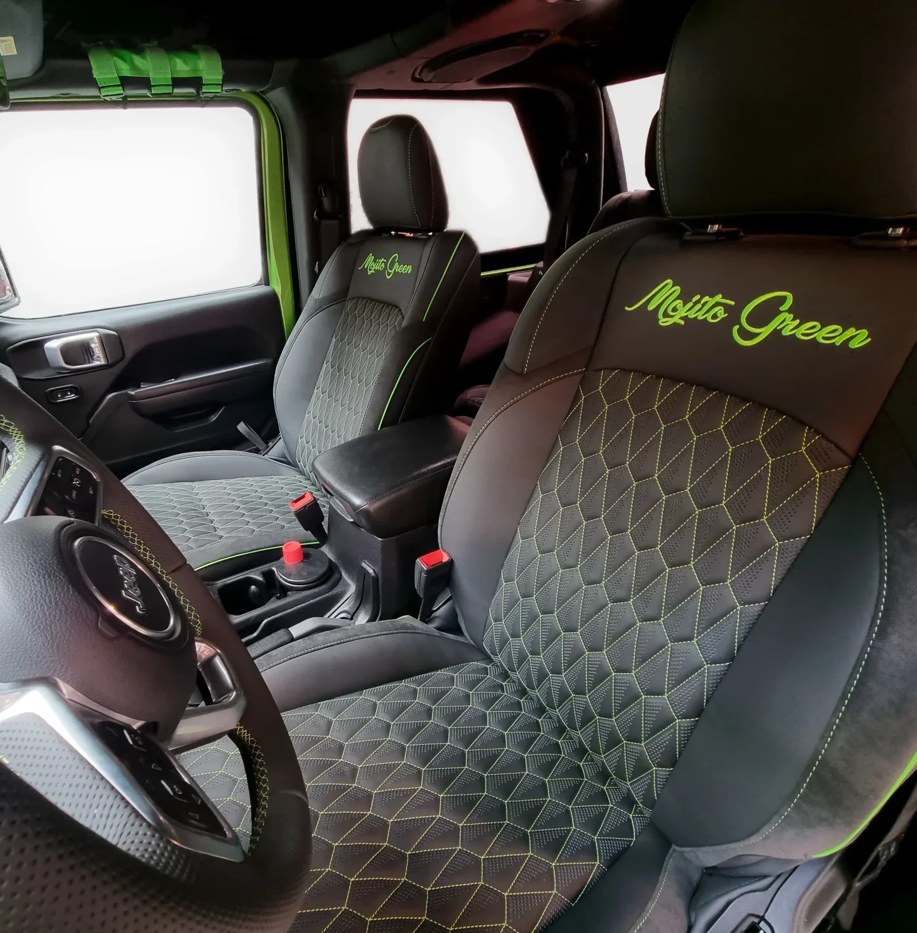 Vista panoramica interni Jeep Wrangler Mojito Green