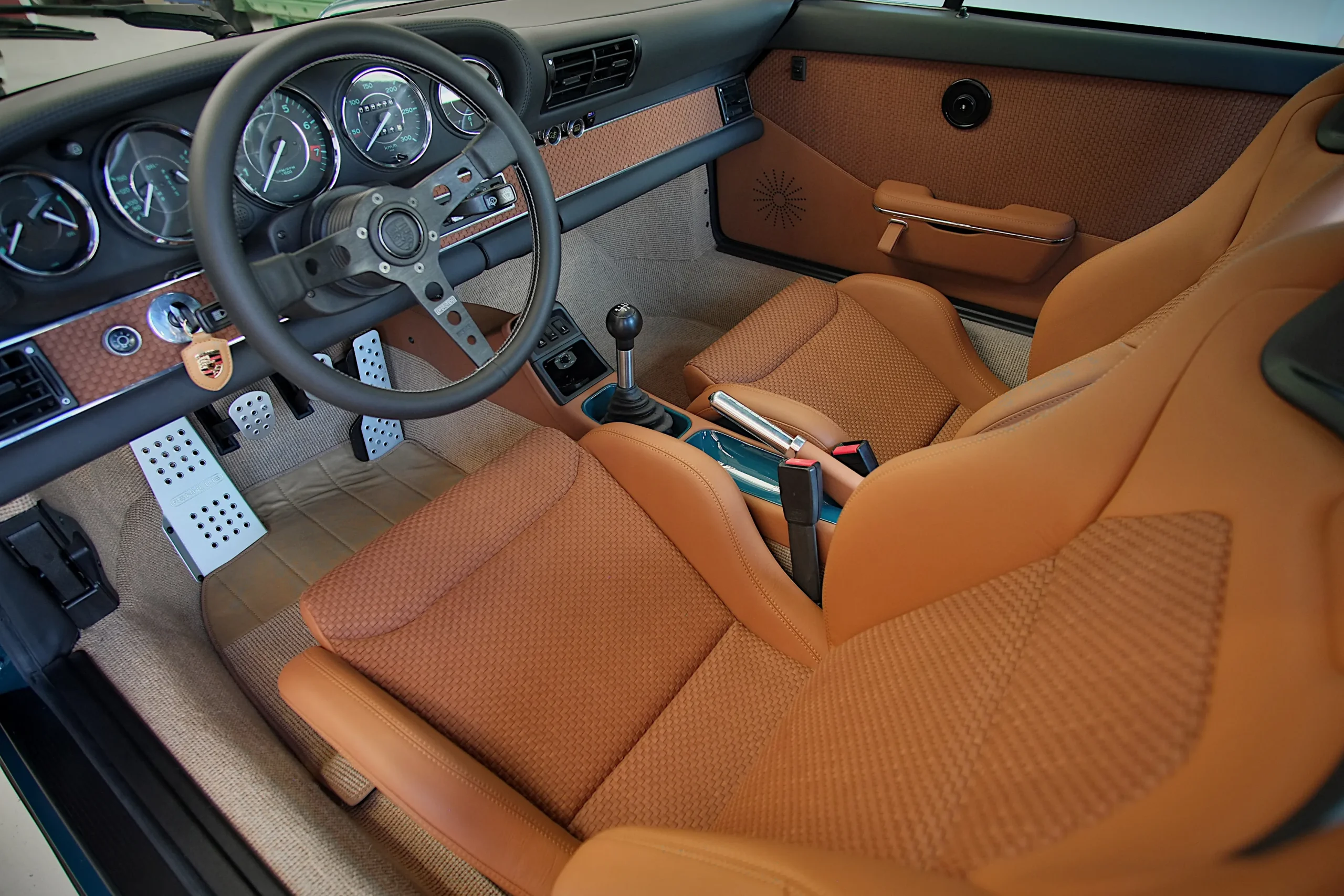 porsche-964-restomod-sedili-pelle-cuoio