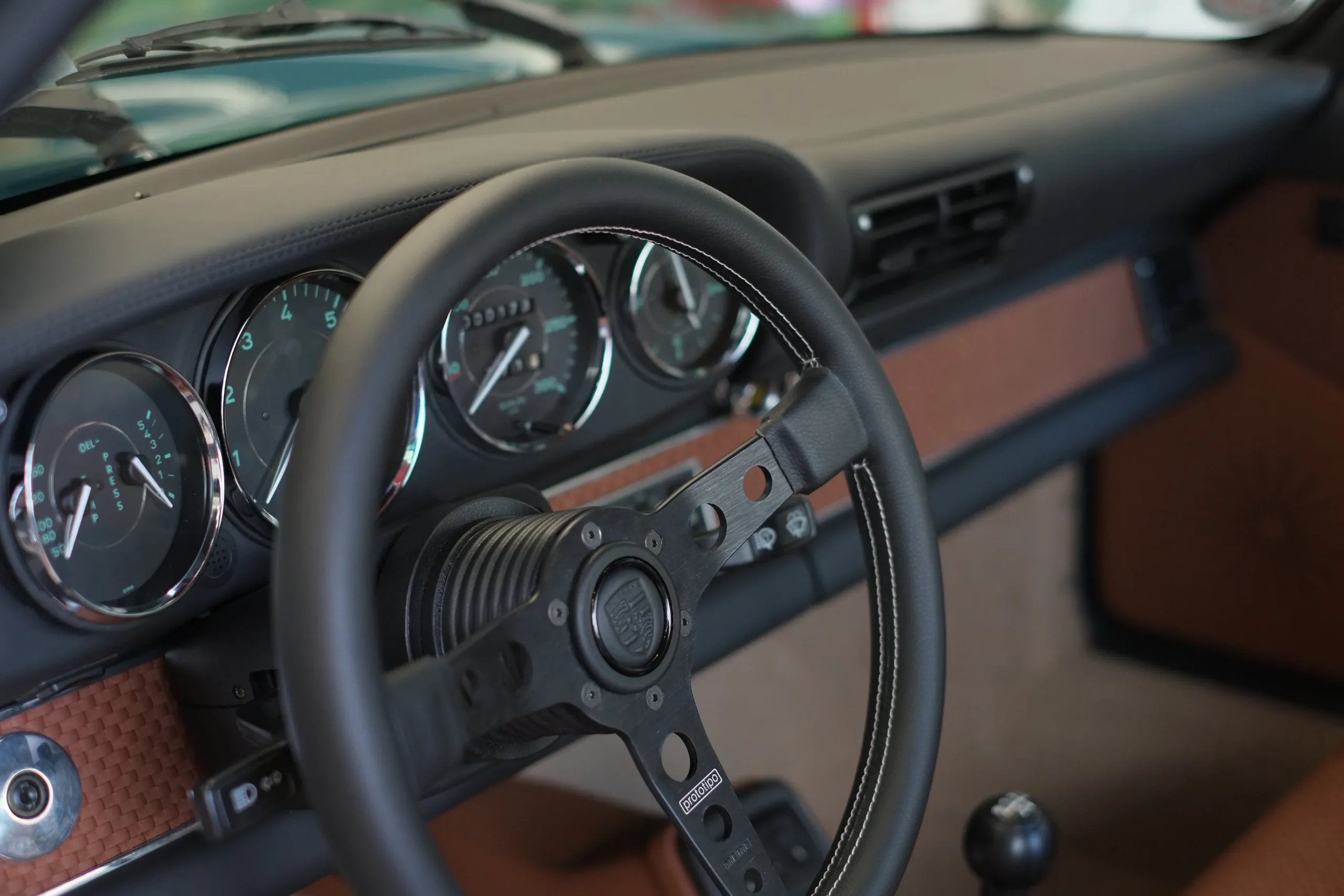 porsche-964-volante-custom-interni